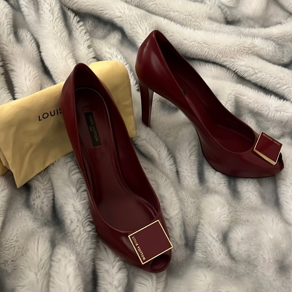 Louis Vuitton burgundy leather pumps